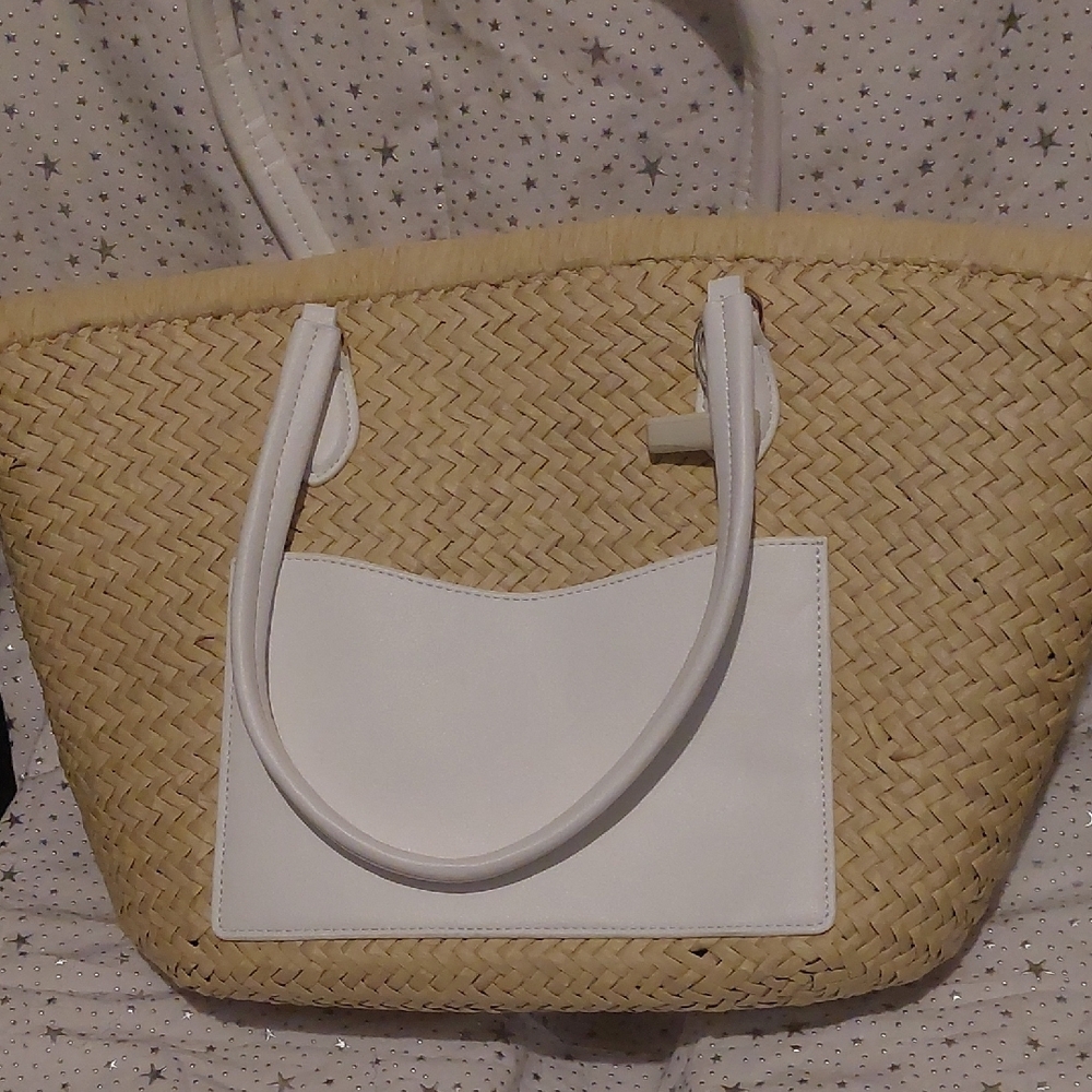 On 34th Isabellaa Straw Medium Drawstring Tote, Like New. - Picture 3 of 10